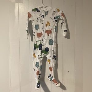 12 Months Carters Farm Animal Onesie White with Footies Long Sleeve Lightly Used